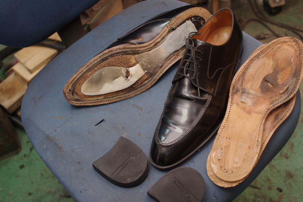 オールソール修理　12500円+消費税　REGAL　リーガル紳士革靴　＃430仕様　ソールは分解済みで送られてきましたのサムネイル