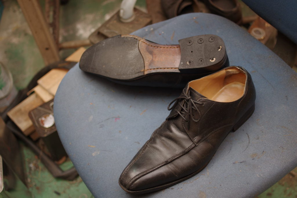 オールソール修理　13500円+消費税　紳士革靴　のサムネイル