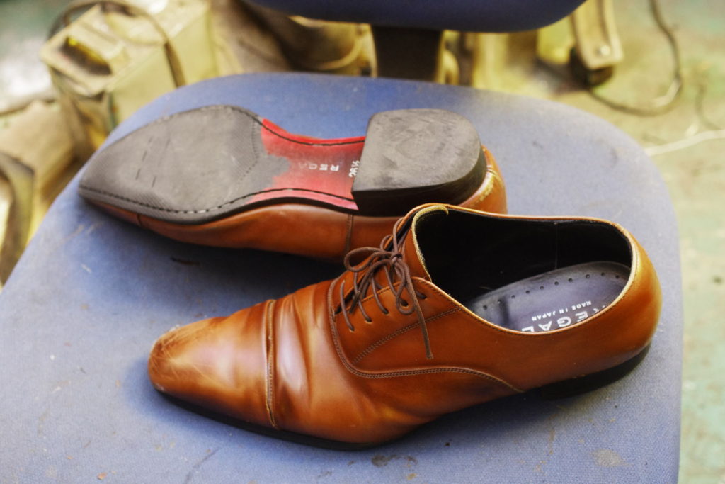 京都府　S様　REGAL　リーガル紳士革靴　トーキャップ縫い付け　ブロックヒール交換のサムネイル