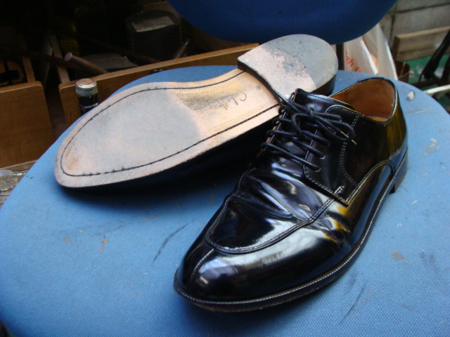 紳士革靴のかかとゴム交換　コールハーン　Cole Haanのサムネイル