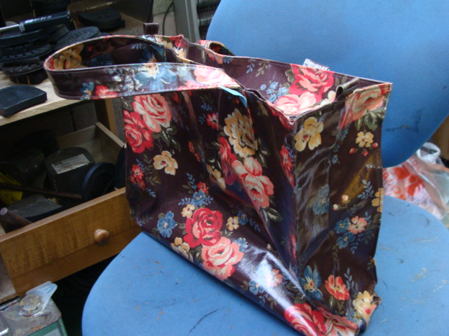 花柄のショルダーバッグ？　トートバッグ？　縫い付けほつれ　縫い直しのサムネイル