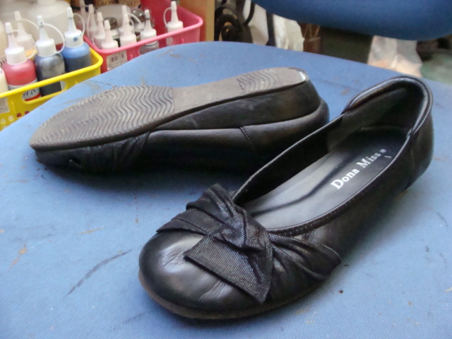 ウェッジソールの婦人靴　かかと部分修理です。のサムネイル
