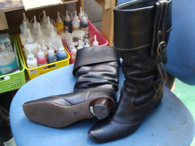 定番修理　ミドル寸の婦人ブーツ　かかとゴム交換のサムネイル
