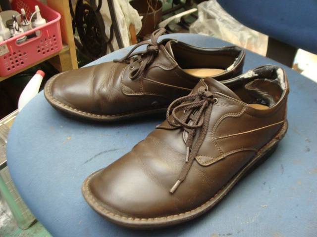 紳士革靴　タウンシューズ　滑り革修理です。のサムネイル