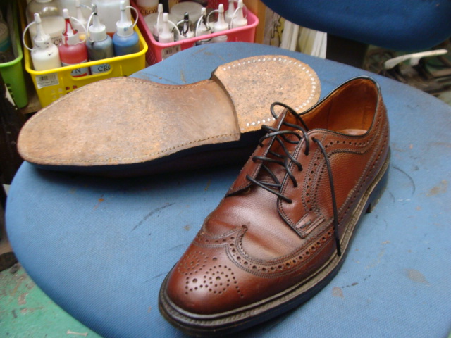 ウィングチップ紳士革靴　かかとゴム取り付け　のサムネイル