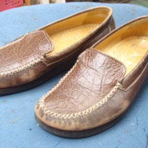 紳士スリッポン革靴　靴磨きのサムネイル