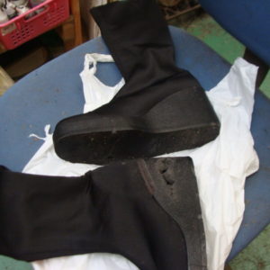 加水分解した婦人ブーツのソール交換のサムネイル
