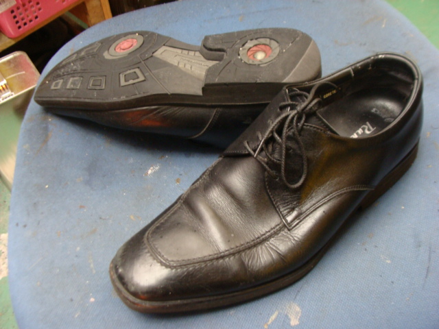 かかと部分コーナー修理　高さ補正有り　2800円+消費税　asics　アシックス紳士革靴のサムネイル