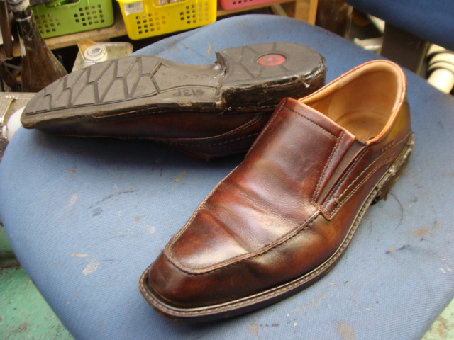 オールソール修理　12500円+消費税　Ecco　エコーの紳士革靴　加水分解してますのサムネイル