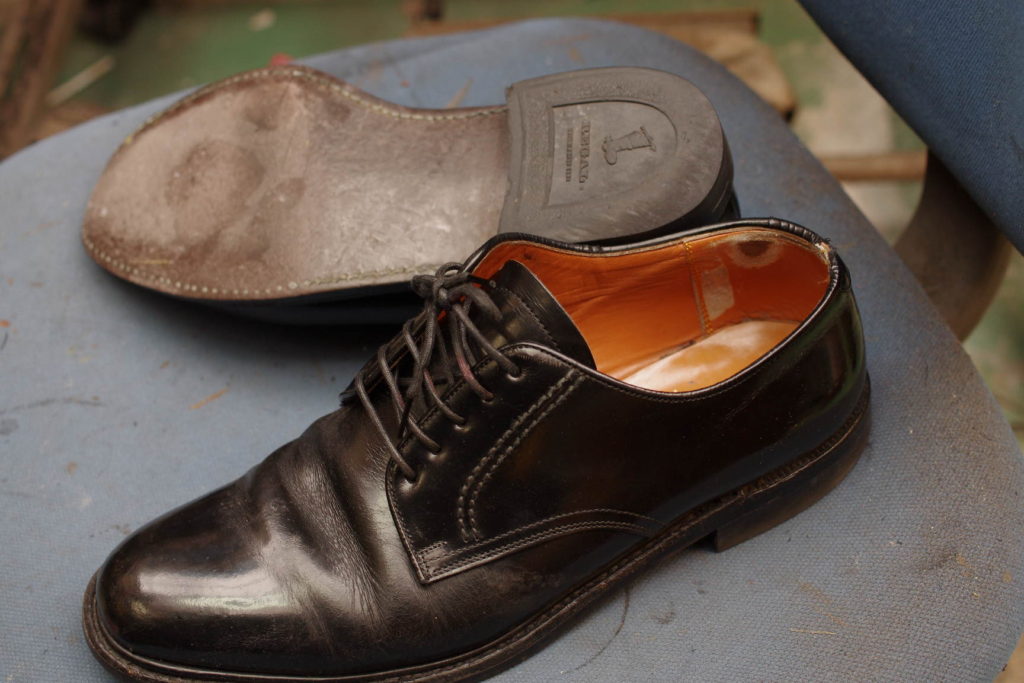 オールソール修理　12500円+消費税　Vibram#430仕様　REGAL　リーガルビジネス系革靴　ソール割れのサムネイル