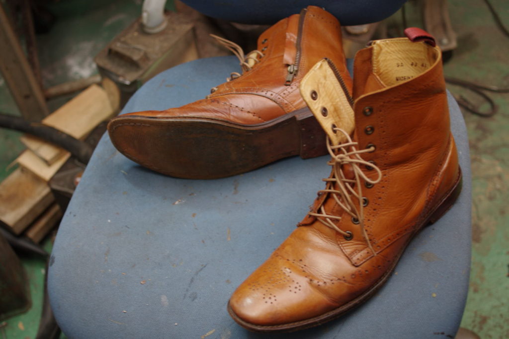 オールソール修理　13500円+消費税　紳士ブーツ　のサムネイル