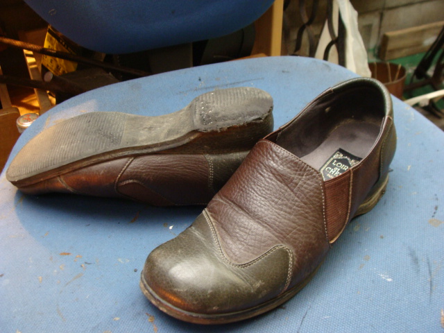 ウェッジソールタイプの婦人靴　かかと部分修理のサムネイル