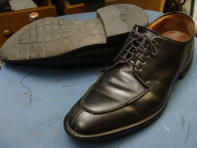 以前修理したリピーターの紳士革靴　かかとゴム交換のサムネイル
