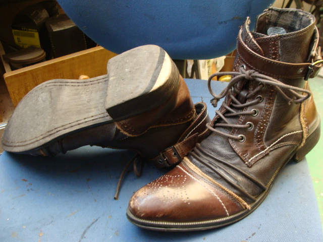 紳士　ブーツ　かかとゴム交換　ヒール履きすぎで高さ補修のサムネイル