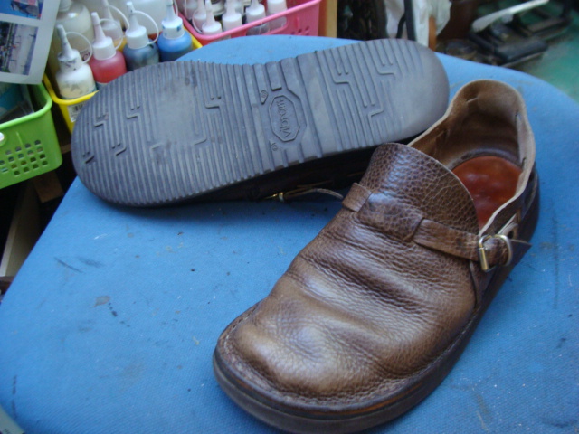 オーロラシューズ　によく似た　フラカップ　というブランドの靴　ソール剥がれ修理です。のサムネイル