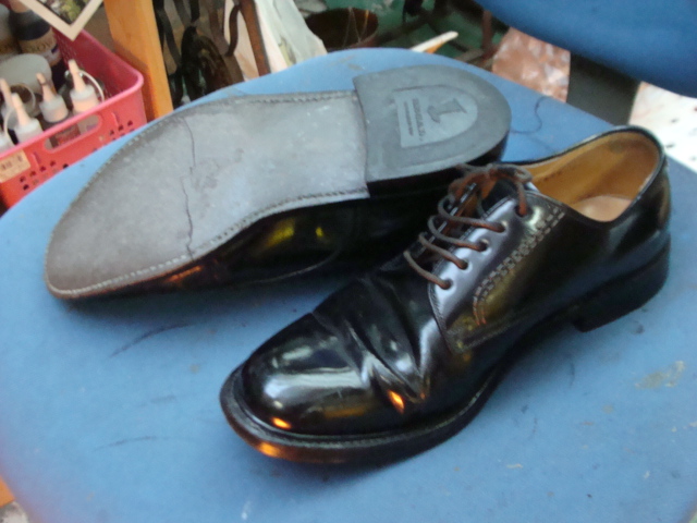 Regal　リーガルの紳士革靴ソール割れによりオールソール修理　ソール交換のサムネイル