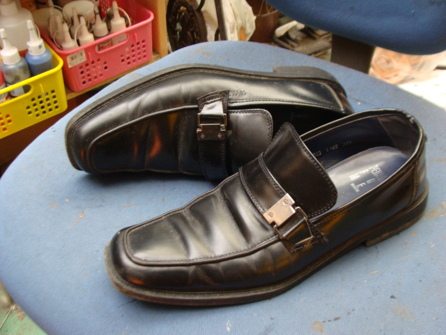 縫い付け加工　紳士革靴のストラップベルトが解れたのサムネイル