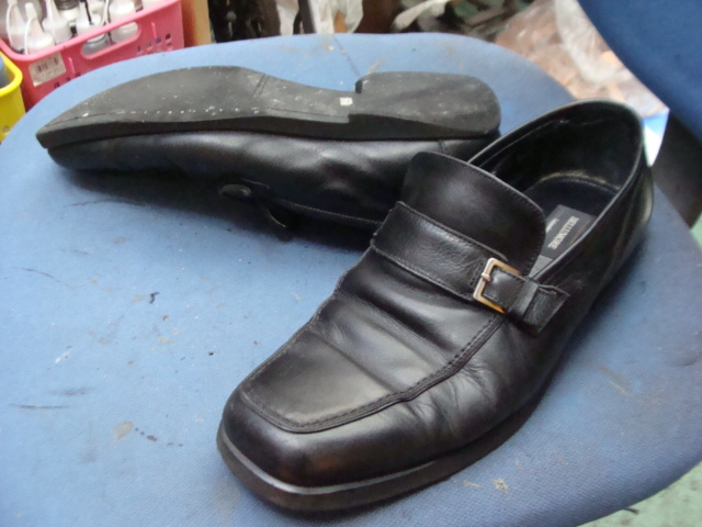 紳士革靴　オールソール修理すべき事案なんですが、ご予算の関係で・・・のサムネイル