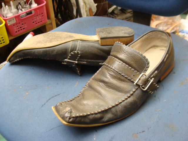 ヨーロピアンなロングノーズ紳士革靴　かかとゴム交換とハーフソール補強のサムネイル